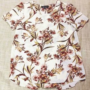 ✨2/$30✨ Flowy autumn floral blouse T-shirt